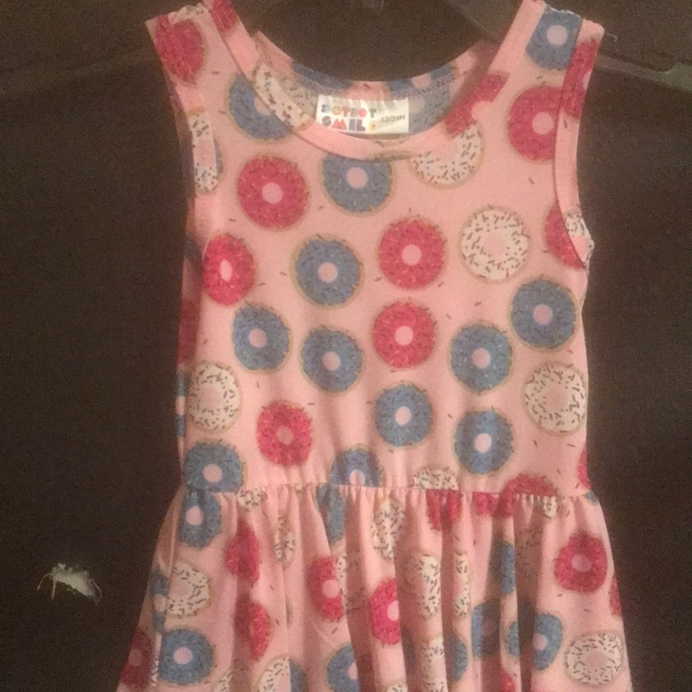 Dot dot smile tank